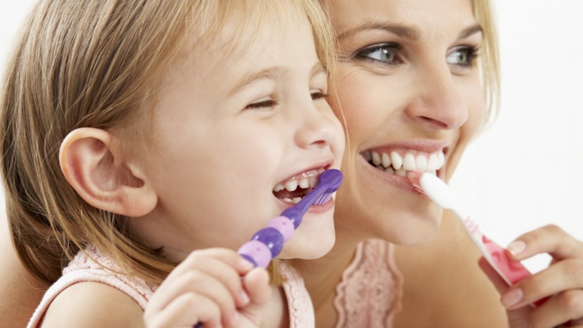 1 1200x675 - انتخاب بهترین خمیر دندان برای کودکان